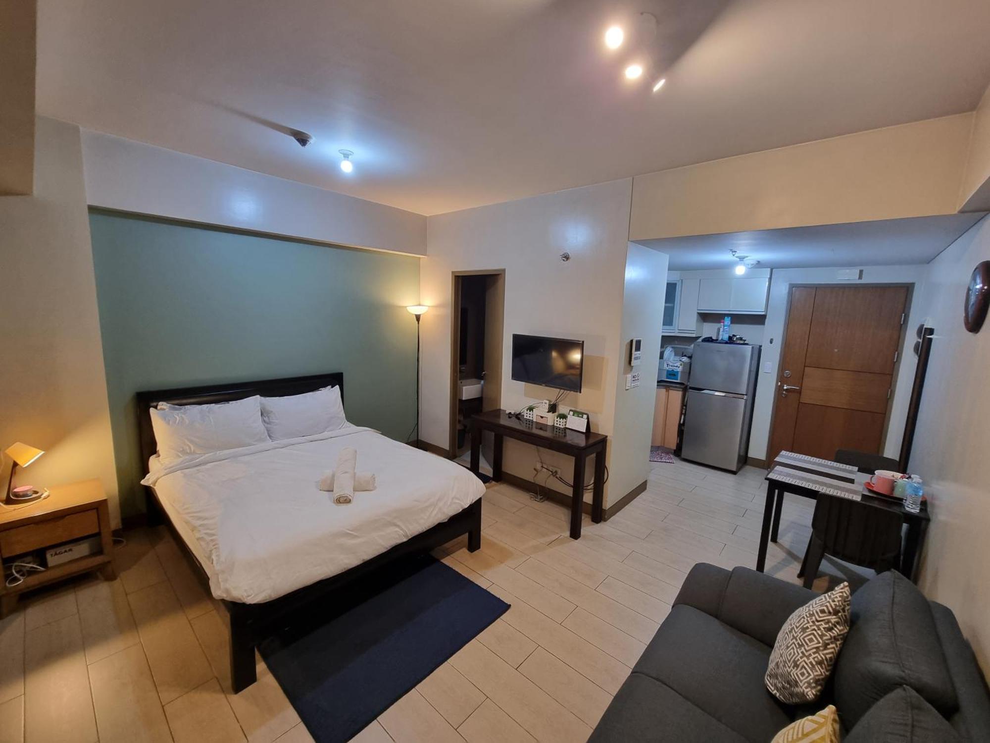 Palm Tree Condos Near Mnl Airport Terminal 3 By Elr Манила Екстериор снимка