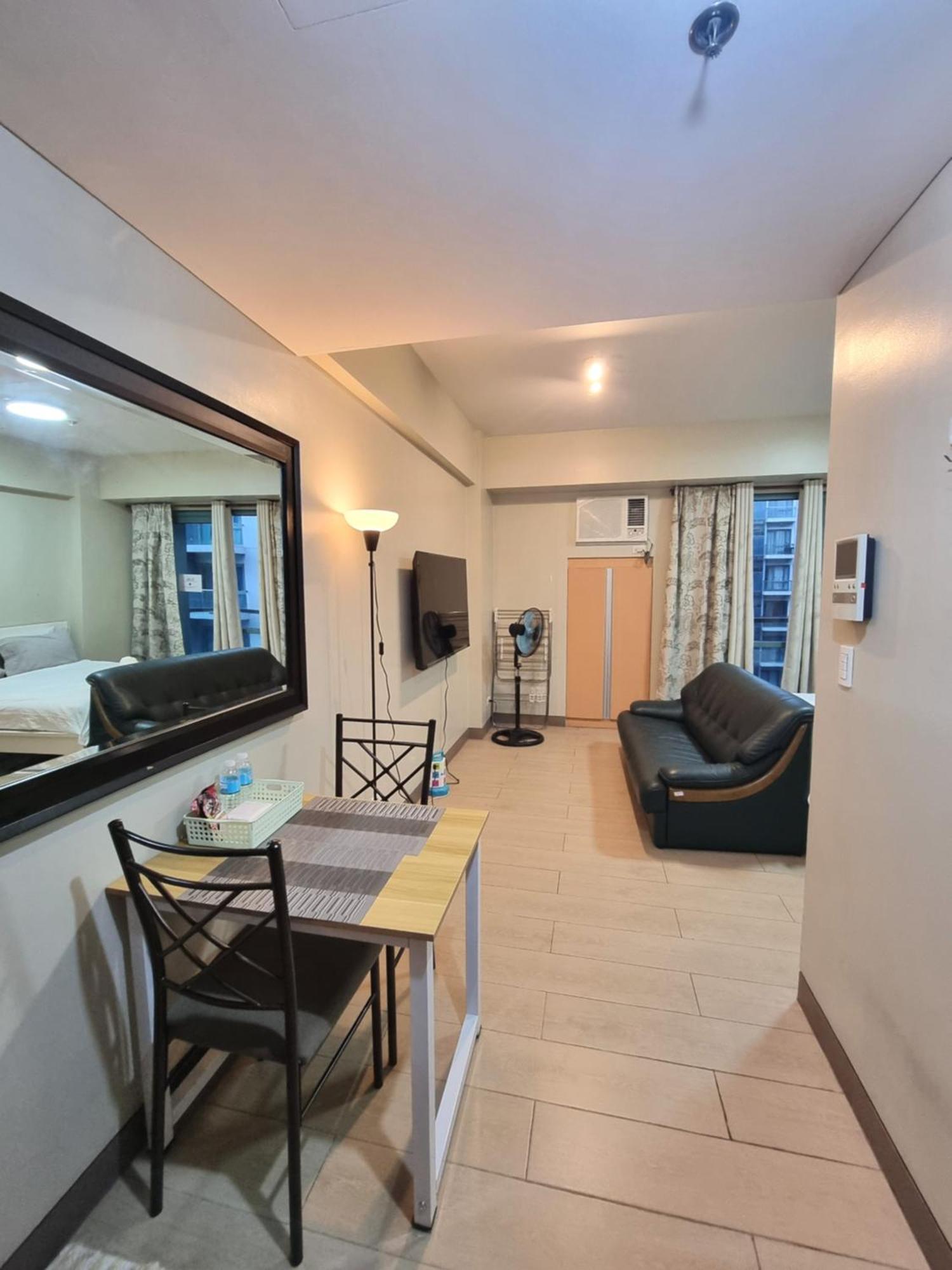 Palm Tree Condos Near Mnl Airport Terminal 3 By Elr Манила Екстериор снимка