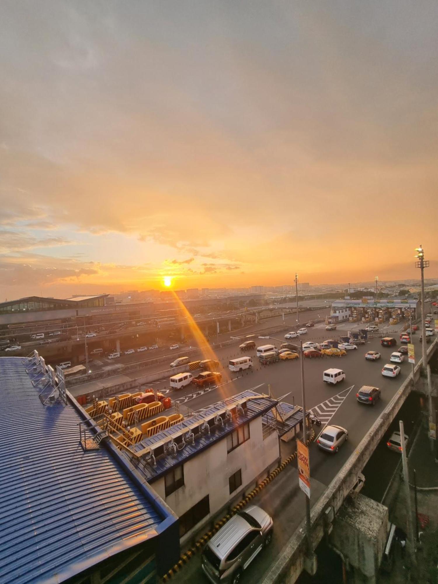 Palm Tree Condos Near Mnl Airport Terminal 3 By Elr Манила Екстериор снимка
