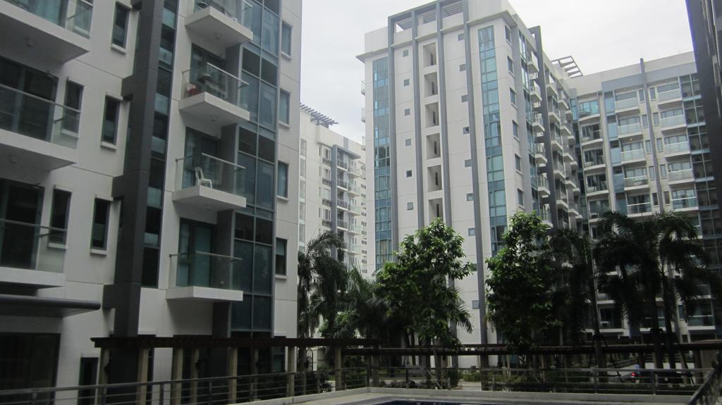 Palm Tree Condos Near Mnl Airport Terminal 3 By Elr Манила Екстериор снимка